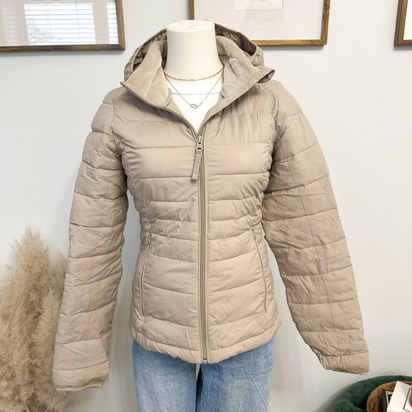 Abercrombie and Fitch Packable Puffer - Picture 3 of 11